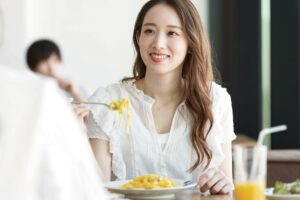 ホームホワイトニング後の食事はどうする？OK・NGな食べ物とおすすめメニューをマスター！