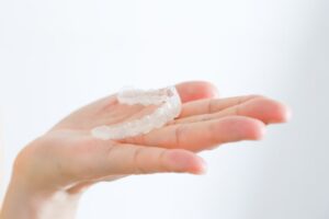 ホワイトニングのマウスピースを作りたい！歯医者での作り方・費用をチェック！